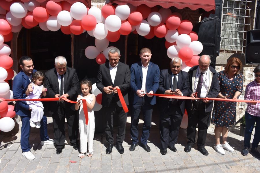 Tarihi Osmanlı Bankası yeni imajıyla yeniden hizmete açıldı