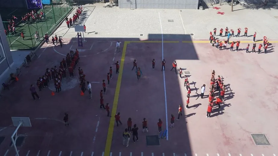 Afyon’da öğrenciler, geleneksel çocuk oyunları ve spor etkinlikleriyle buluştu