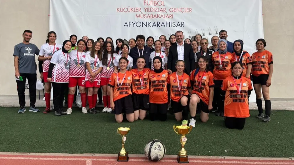 Afyonkarahisar’da Genç Kızlar Futbol Müsabakaları tamamlandı: Dereceye giren takımlar ödüllerini aldı