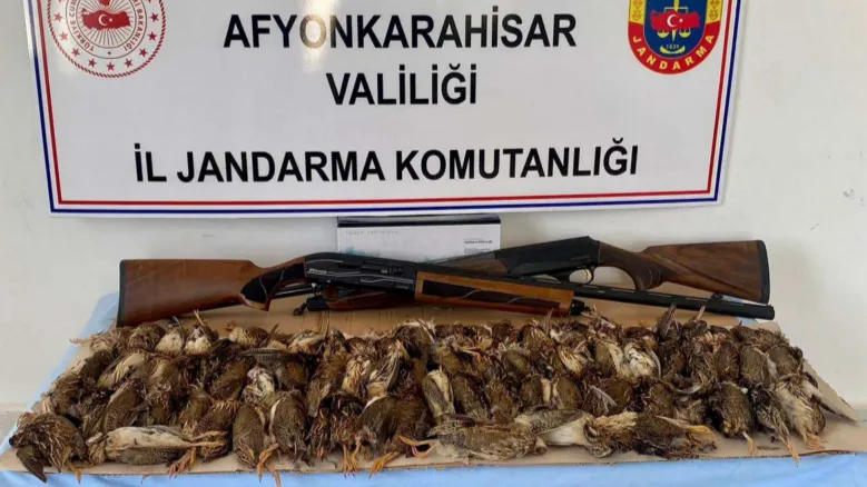 Afyonkarahisar’da Jandarma, yasa dışı avlananları yakaladı